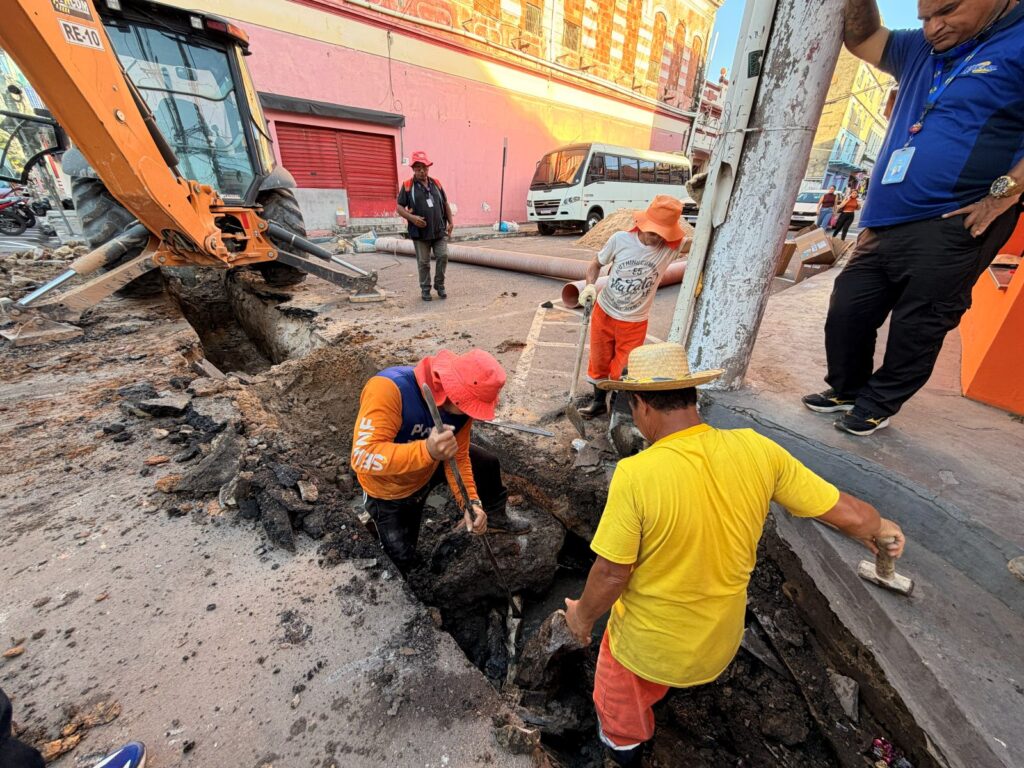 Prefeitura-de-Manaus-implanta-nova-rede-de-drenagem-no-Centro-e-reforca-acoes-preventivas-contra-alagamentos-2